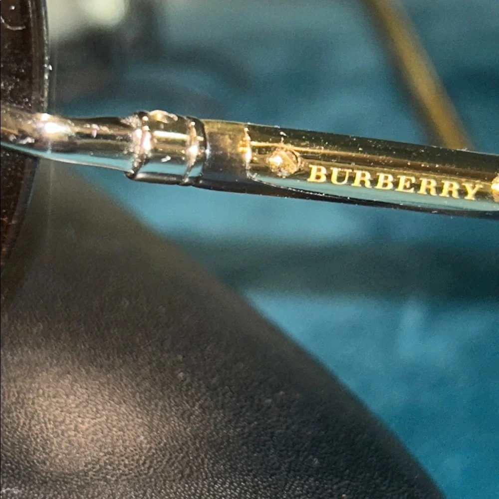 Burberry Shield Unisex Elegant Brown Sunglasses Prestine Condition - Picture 2 of 7